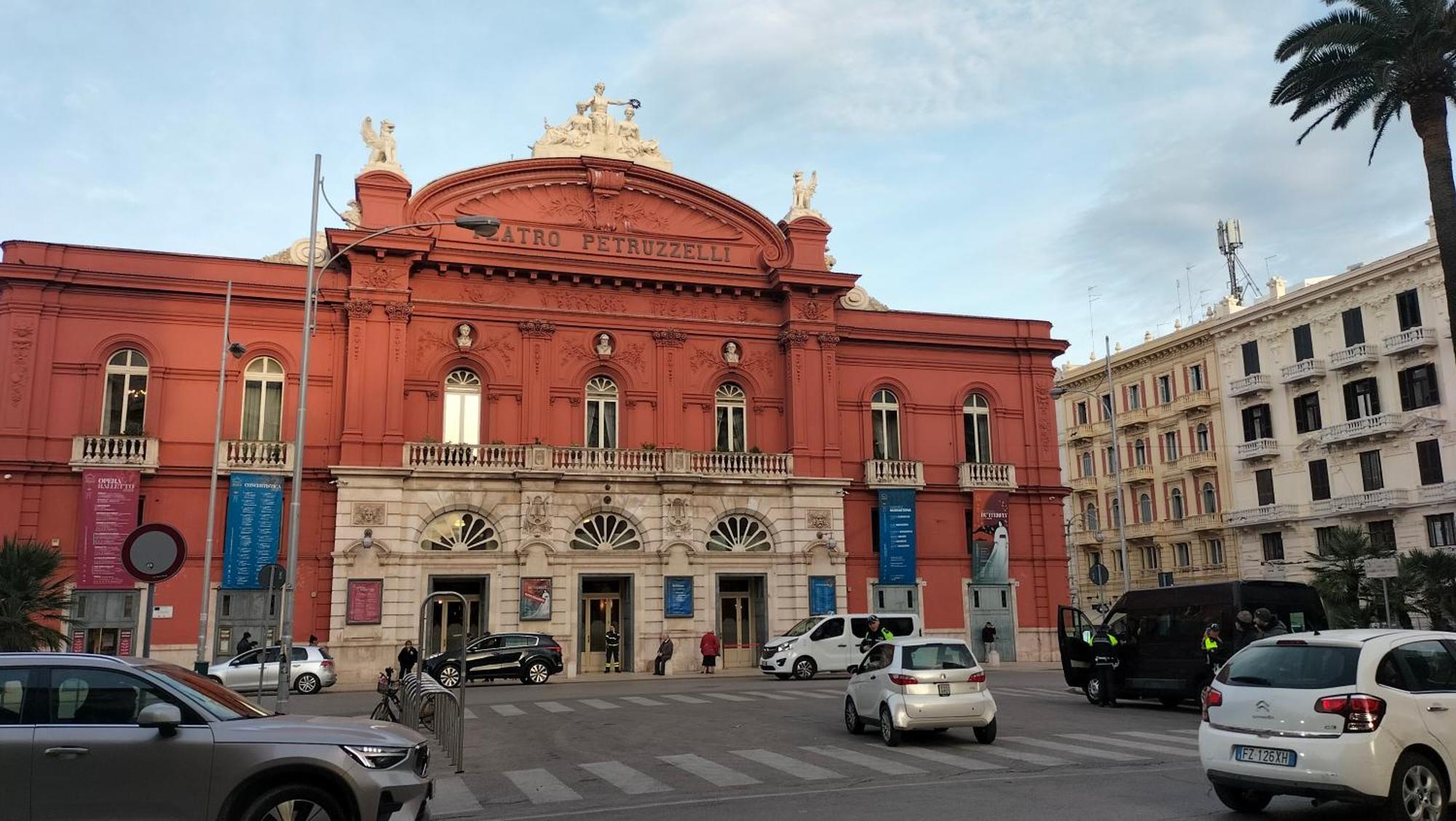 Al Teatro Rooms Бари Экстерьер фото